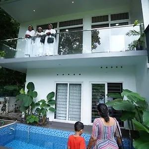 https://ultra-modern-glass-house-with-large-swimming-pool-and-garden.kerala-hotels.net